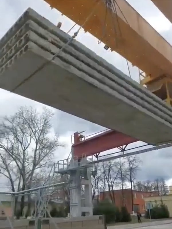 Производство многопустотных плит перекрытия ЖБИ в Рязани — видео процесса